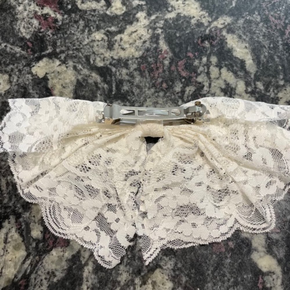 Vintage White Lace Bow Hair Barrette from 1980's - Picture 2 of 6